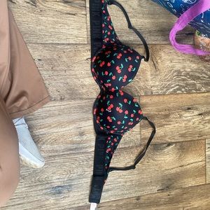 Victoria’s Secret bombshell bra